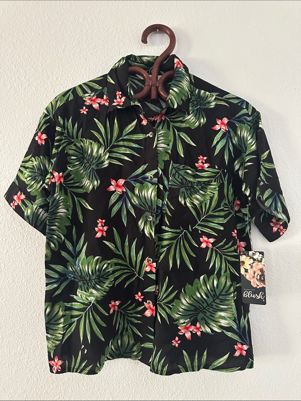 NWT! HINT OF BLUSH Black Tropical Print Short-Sleeve Shirt, Women’s size small